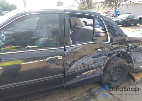 2001 Ford Crown Victoria z USA, uszkodzony, nr VIN 2FAFP73WX1X161494